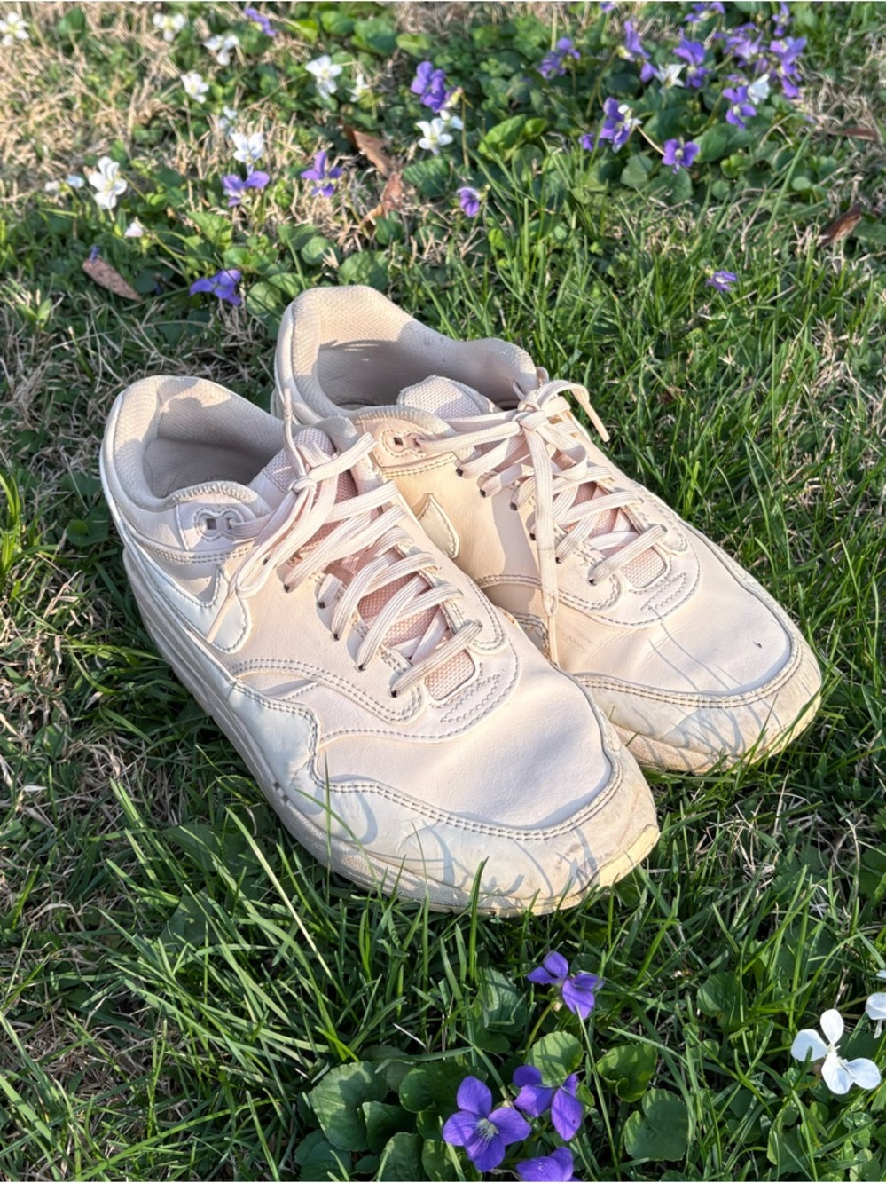 Baby pink Nike air max